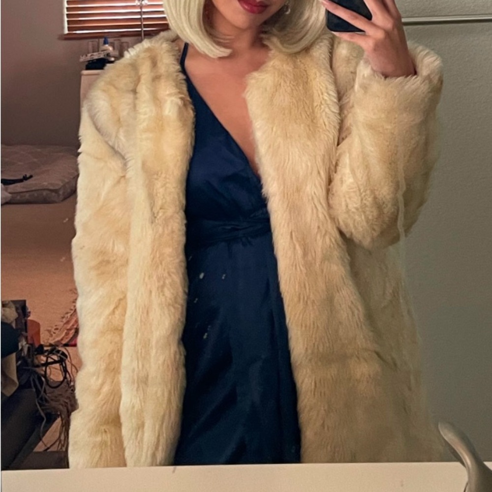 VINTAGE CREAM FAUX FUR COAT